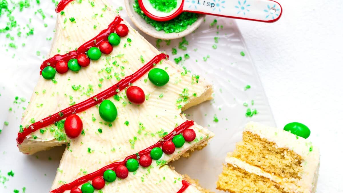 Bake Your Own Easy Christmas Tree Cake for Festive Fun